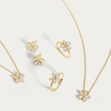 Load image into Gallery viewer, Pear Bezel Flower Chain Necklace
